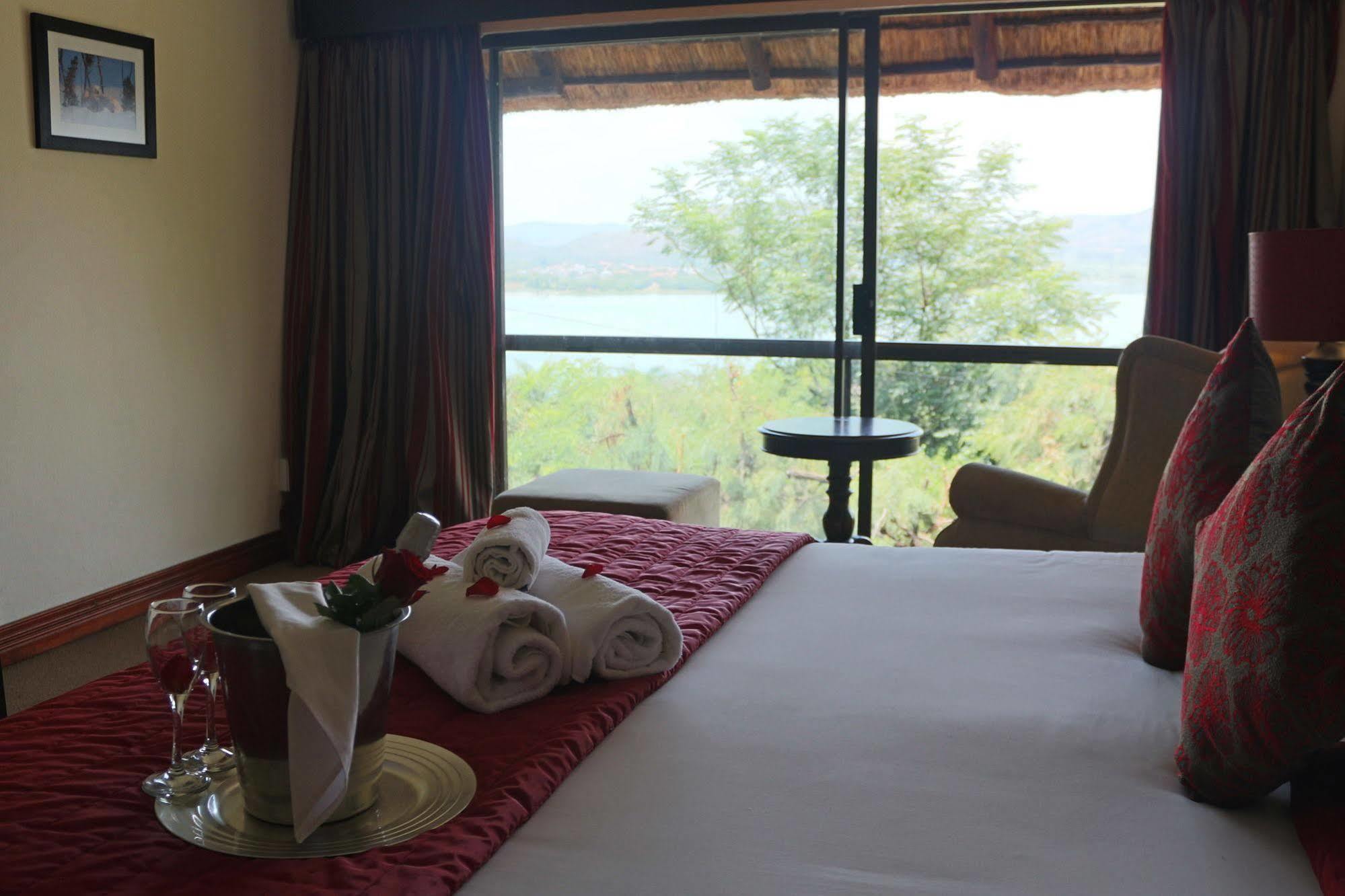 Galagos Lodge Hartbeespoort Exteriör bild