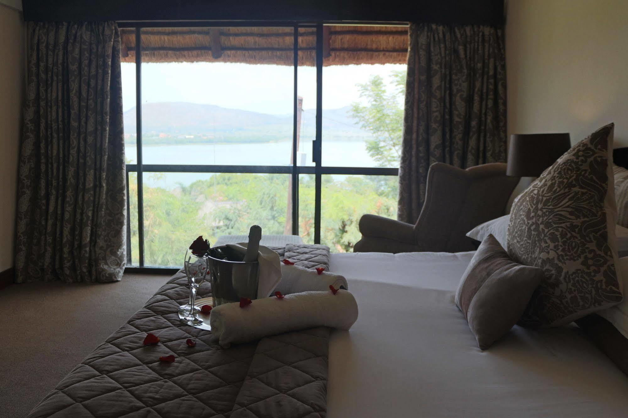 Galagos Lodge Hartbeespoort Exteriör bild