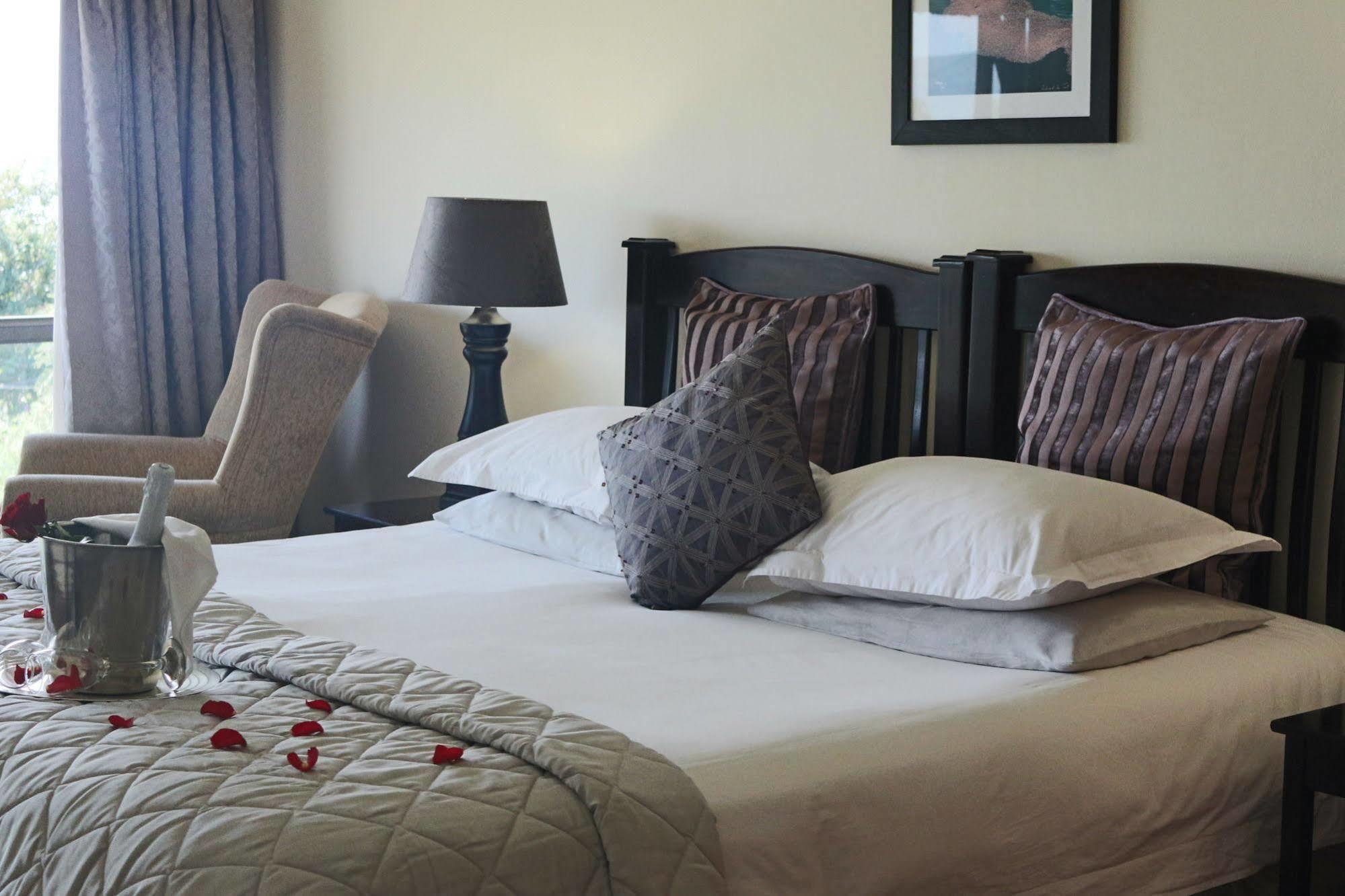 Galagos Lodge Hartbeespoort Exteriör bild